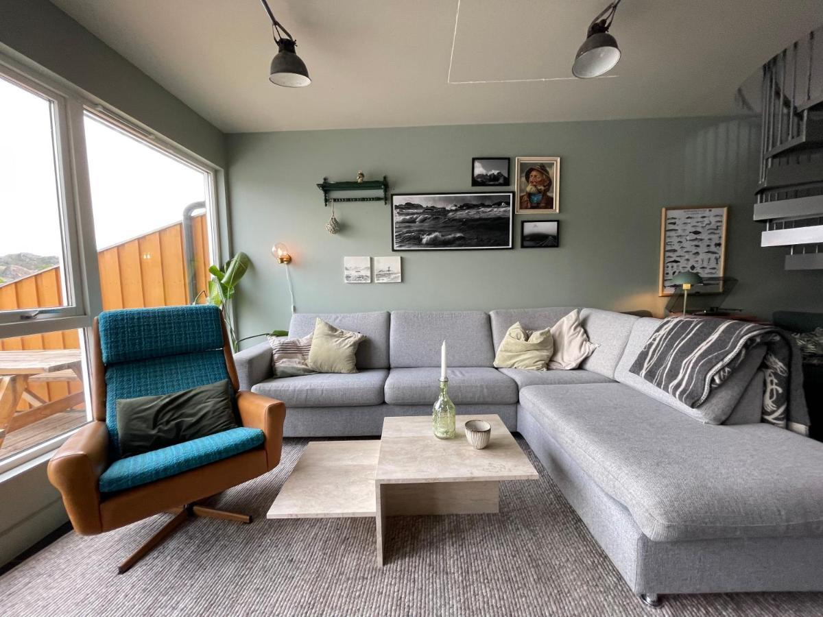 Charming Waterfront Cabin In Ballstad, Lofoten Esterno foto