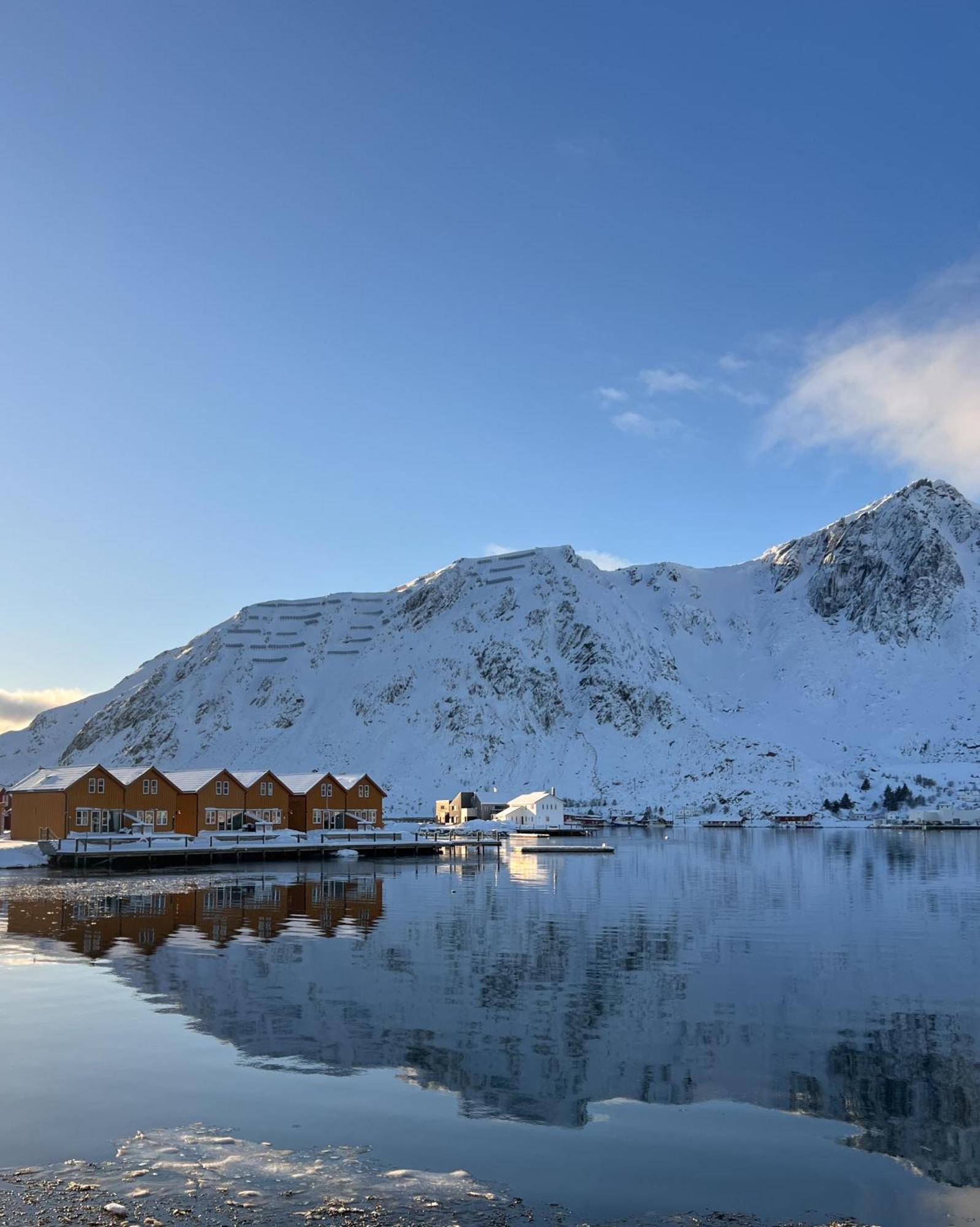 Charming Waterfront Cabin In Ballstad, Lofoten Esterno foto