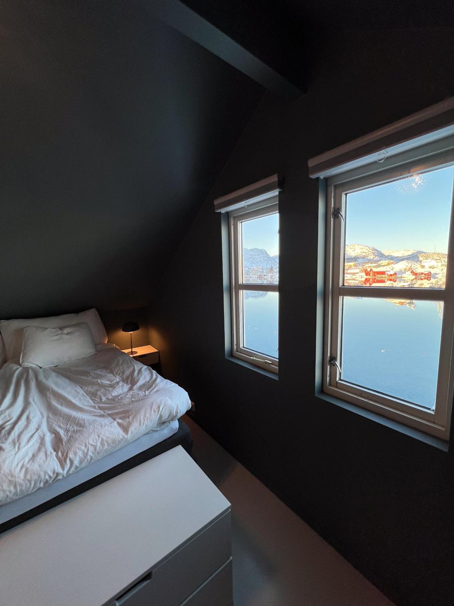 Charming Waterfront Cabin In Ballstad, Lofoten Esterno foto