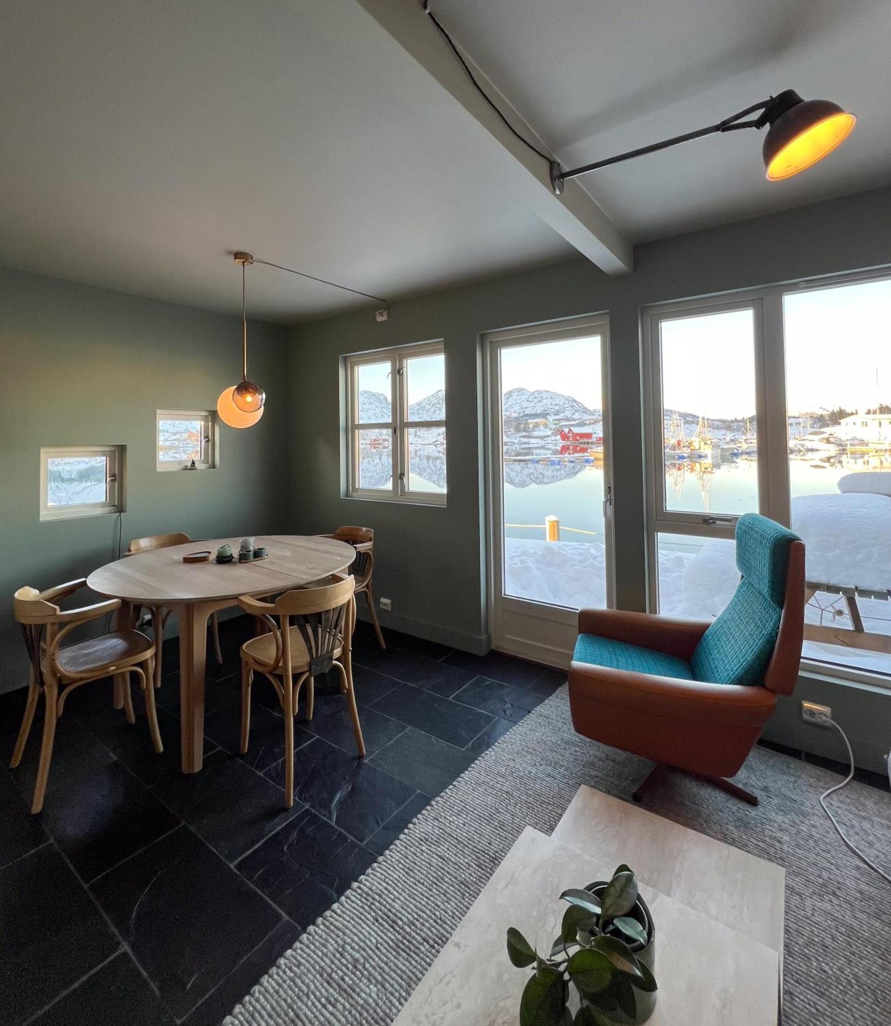 Charming Waterfront Cabin In Ballstad, Lofoten Esterno foto